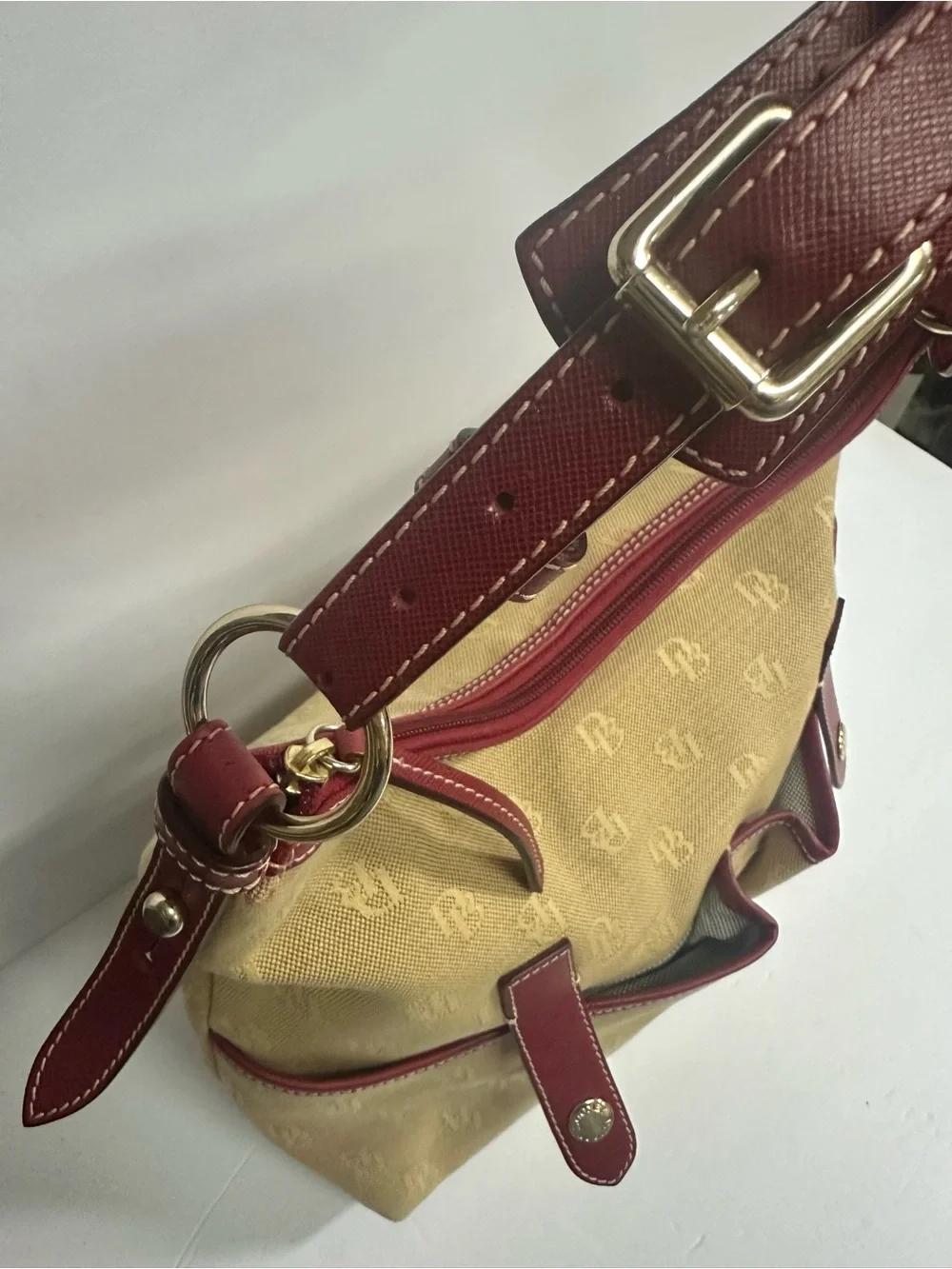 Dooney & Bourke classic dooney